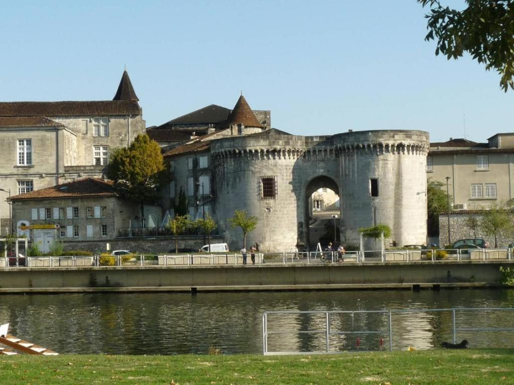 Tour Du Palais #Terrasse #Vue Apartment Cognac Exterior foto